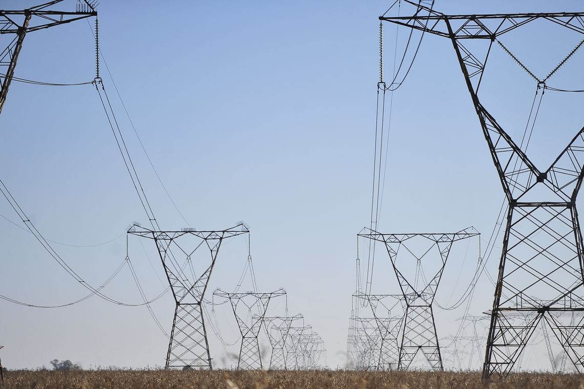 Linhas de transmissÃ£o de energia, energia elÃ©trica.