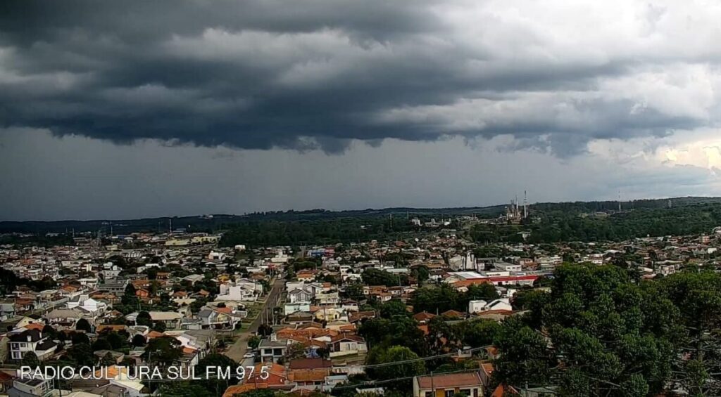 Alerta laranja para tempestades no Paraná