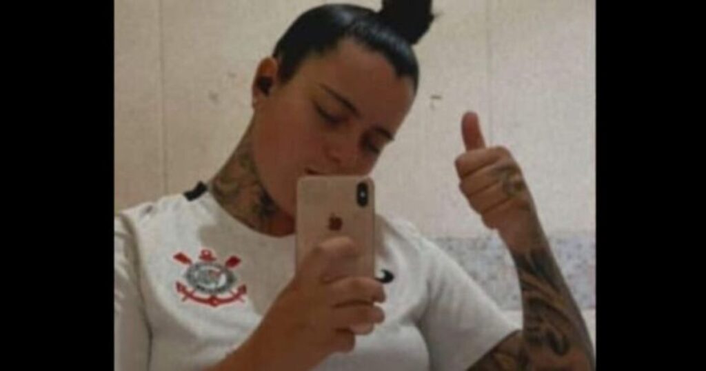 VÍDEO: Distraída com celular, jovem morre ao cair de prédio em Balneário Camboriú