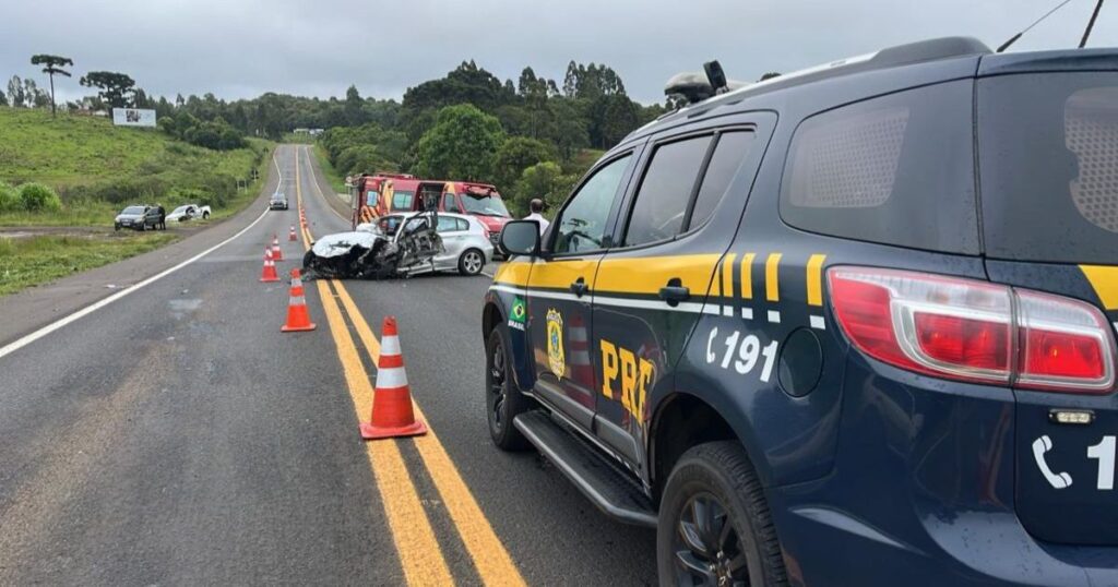 BMW invade contramão e causa acidente com um morto e seis feridos, em Guarapuava na BR-277