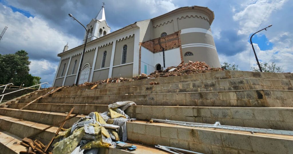 Após interdição, inicia a reforma da Igreja Matriz de São João do Triunfo: estrutura começa a ser recuperada