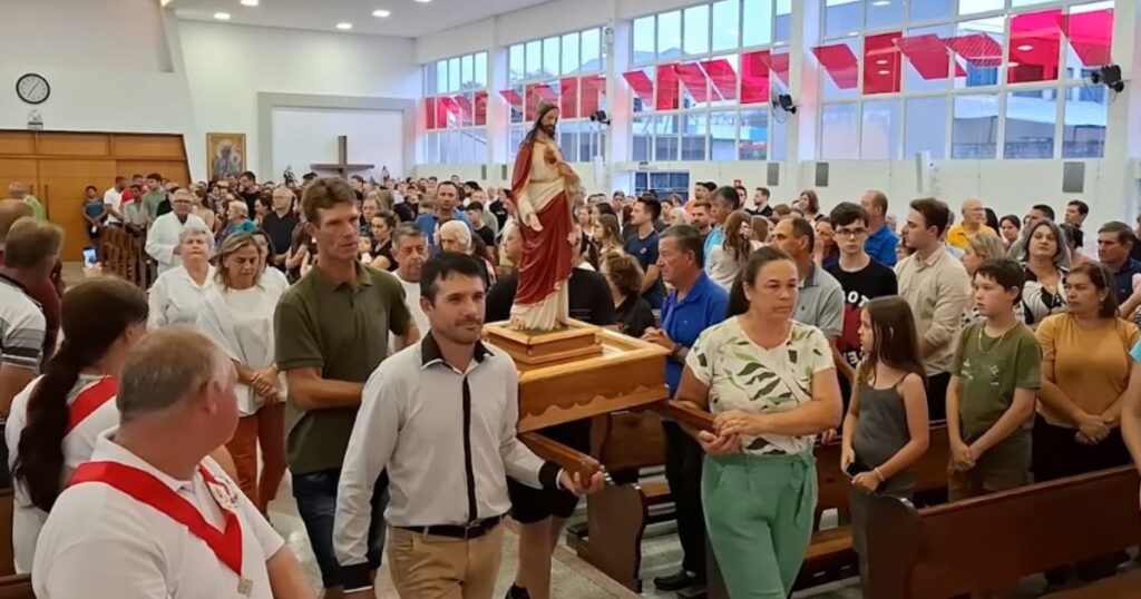 Missa da Família marca retorno do Sagrado Coração de Jesus em São Mateus do Sul; peregrinação segue para Antonio Olinto neste domingo (02)