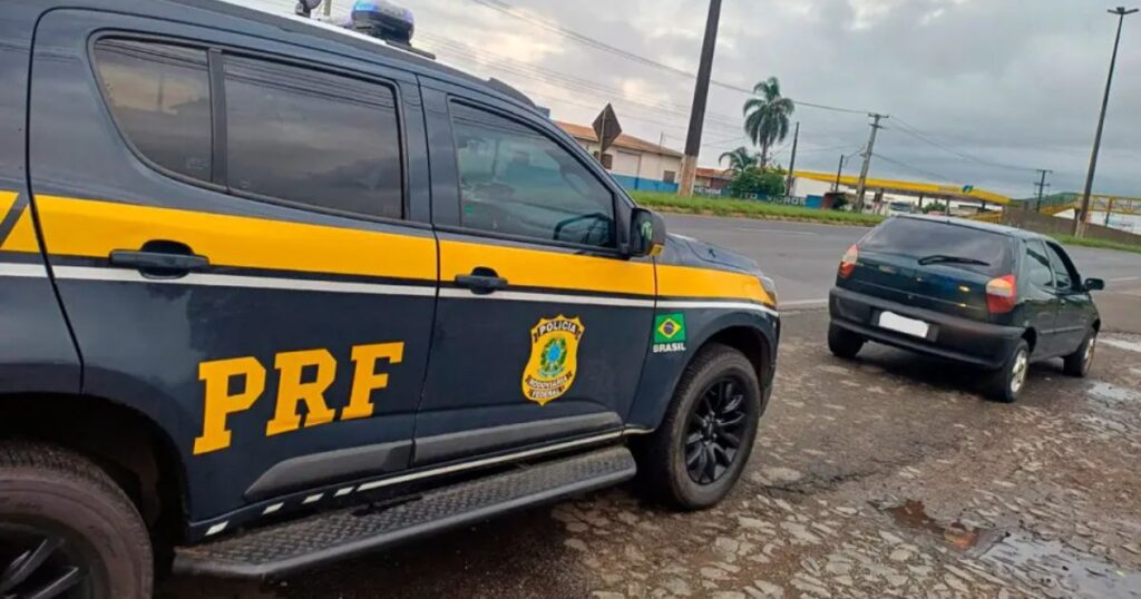 Criança é flagrada em porta-malas de carro de rodovia no Paraná; ‘Não podemos normalizar’, desabafa policial