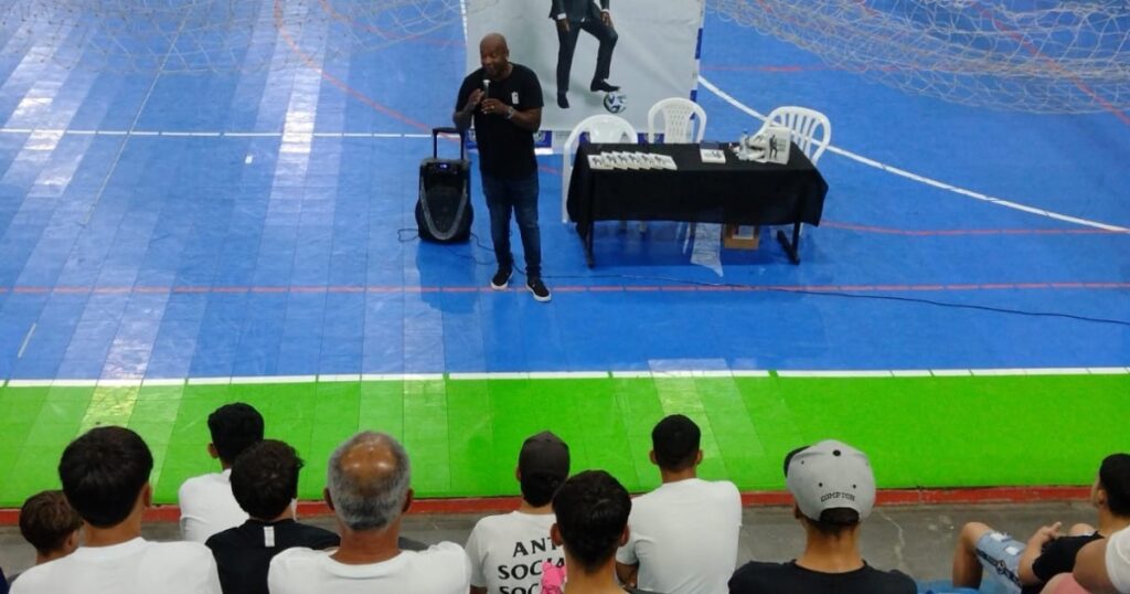 Ex-jogador Paulo Miranda compartilha experiências em palestra gratuita em São Mateus do Sul