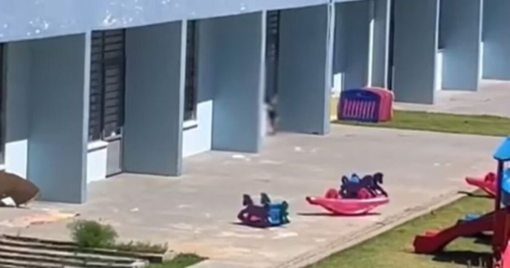 Vídeo: criança de 2 anos entra em desespero após ser esquecida do lado de fora da creche