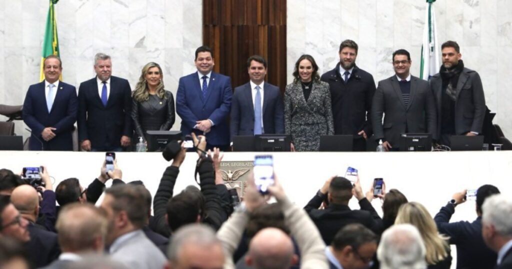 Alexandre Curi assume a presidência da Assembleia Legislativa do Paraná para o biênio 2025-2027