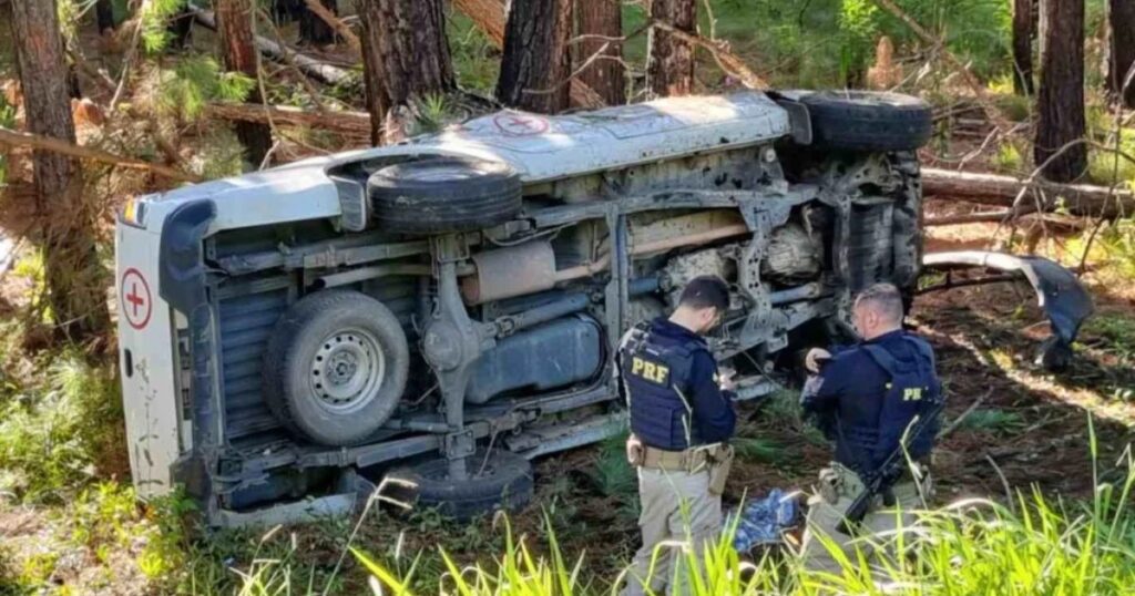 Acidente com ambulância deixa um morto e quatro feridos no Paraná