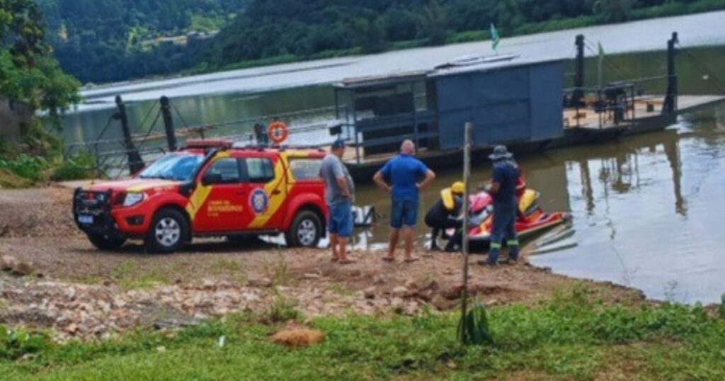 Operação de resgate é iniciada após homem cair de embarcação nas águas do Rio Iguaçu