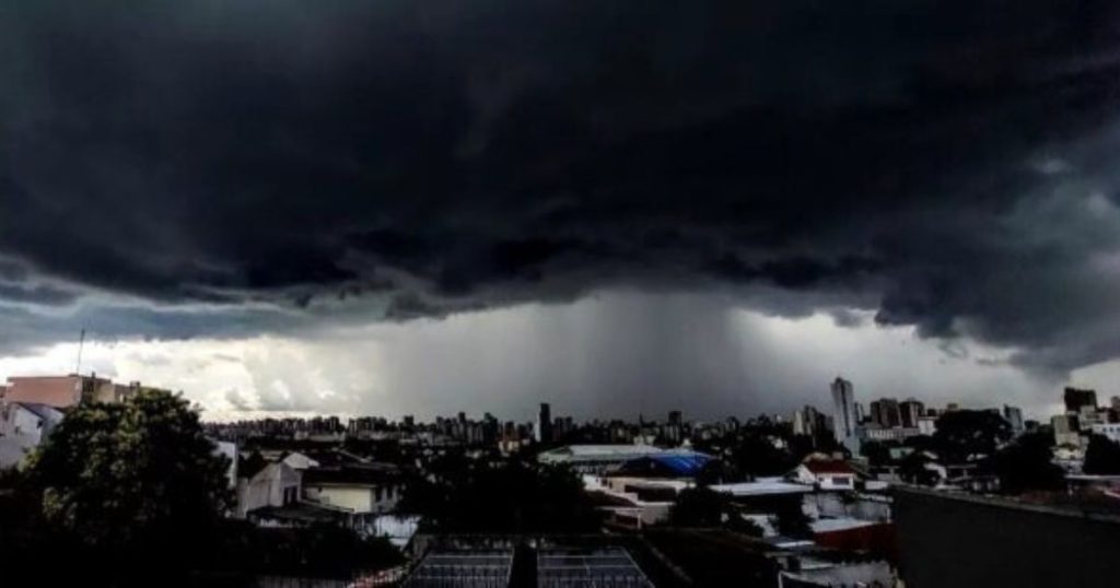 Temporal atinge várias regiões do Paraná e previsão indica mais chuva nos próximos dias