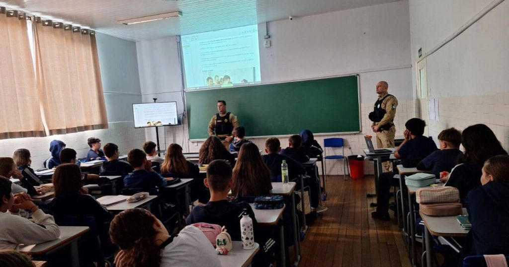 Patrulha Escolar intensifica ações em escolas da região durante o mês de combate ao bullying