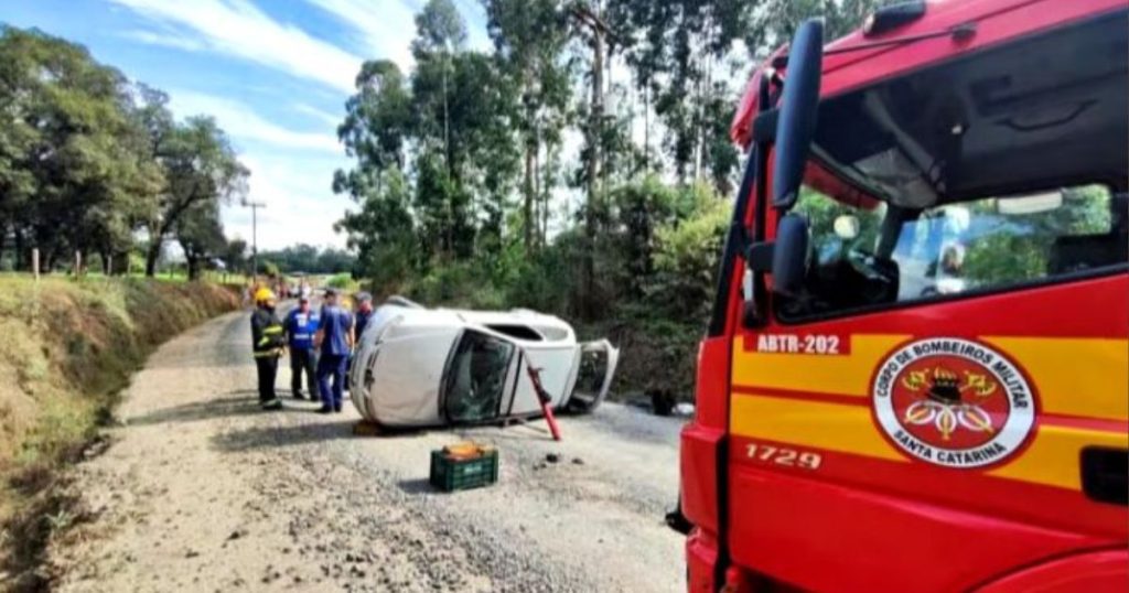 Capotamento deixa adolescente grávida de 6 meses ferida em Canoinhas
