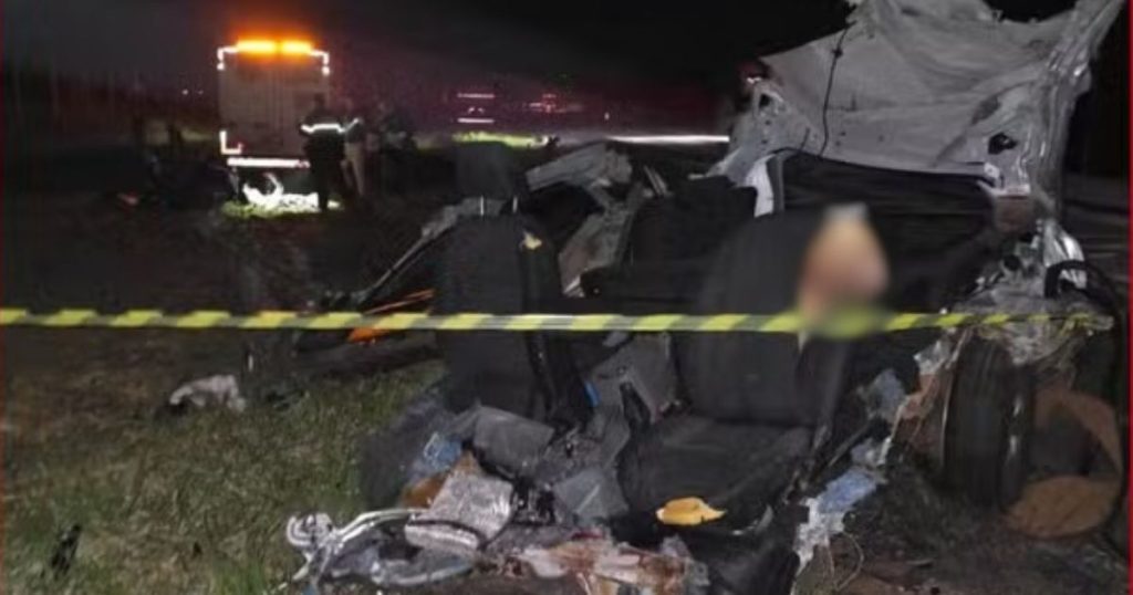 Jovem de 20 anos morre em grave acidente entre carro e caminhão no Paraná