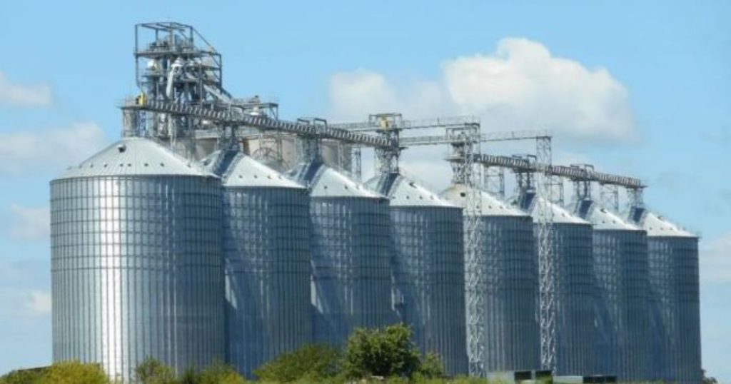 Trabalhador morre soterrado em silo com 4 mil sacas de feijão no Paraná