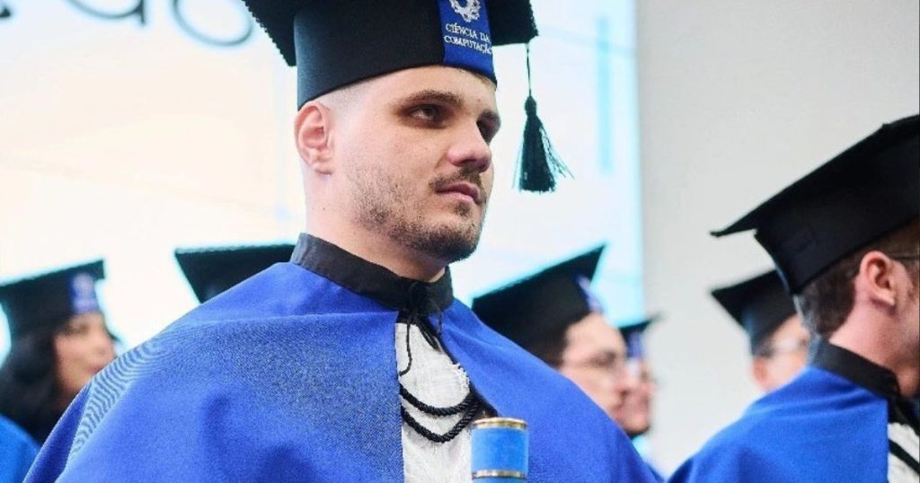 Acadêmico cego conclui graduação em Ciência da Computação no Paraná