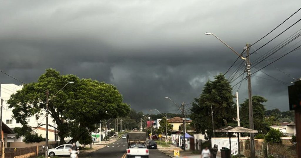 Frente fria mantém tempo instável e defesa civil emite alerta para temporais
