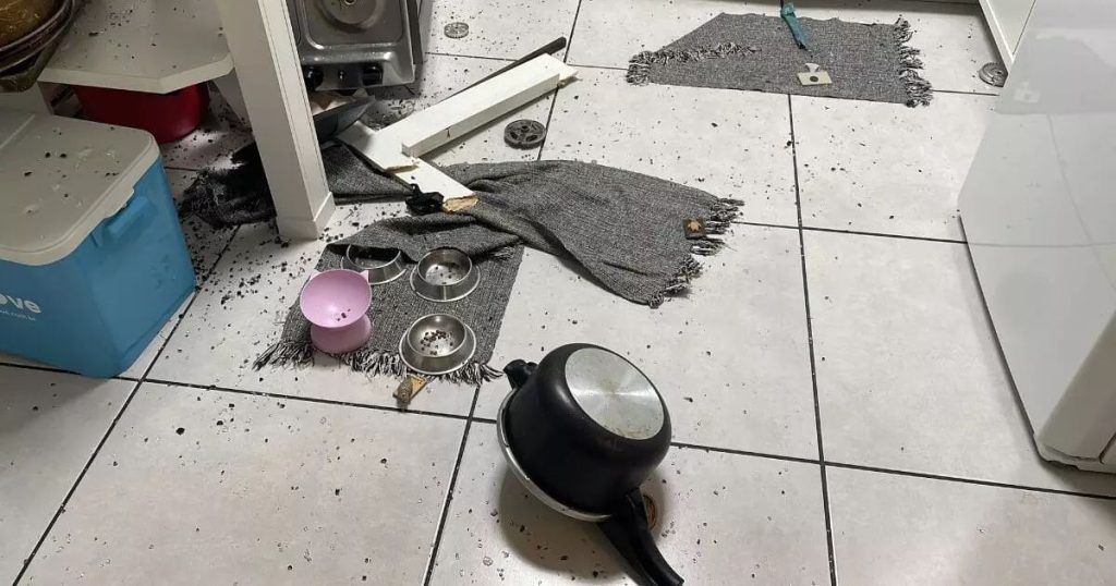 Fogão explode e deixa mulher ferida dentro de casa