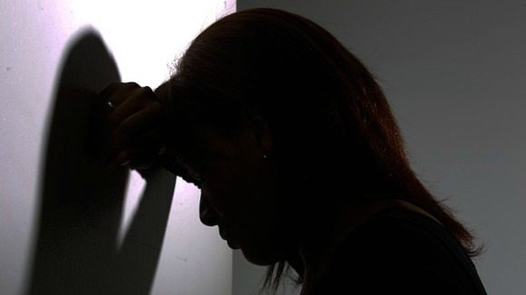 Convivente embriagado teria tentado enforcar mulher; para a PM, ele acusou a vítima de usar remédio controlado