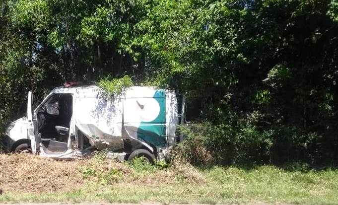 Acidente envolvendo ambulância de Bituruna na PR-151 deixa dois feridos