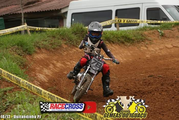 Piloto de velocross antoniolintense, de apenas 10 anos, se destaca em competições regionais