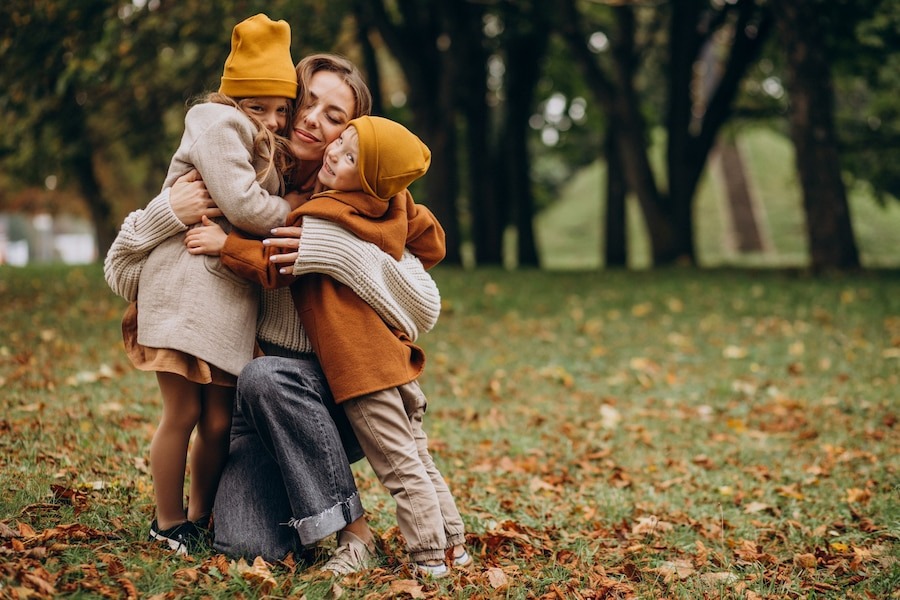 Projeto de lei quer transformar cuidado com filhos em tempo de aposentadoria para mães