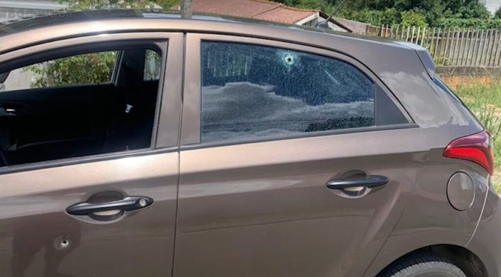 Mulher é suspeita de tentar matar ex por desconfiar que ele a traia com o melhor amigo