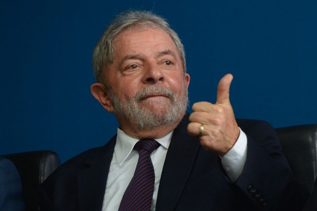 Confirmada e ampliada a pena de Lula por sítio de Atibaia, para 17 anos. Ex-presidente segue solto