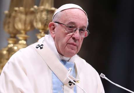 Papa Francisco será submetido a cirurgia intestinal de última hora