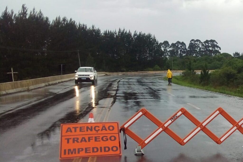 PR-151 está interditada para caminhões entre São Mateus do Sul e Três Barras