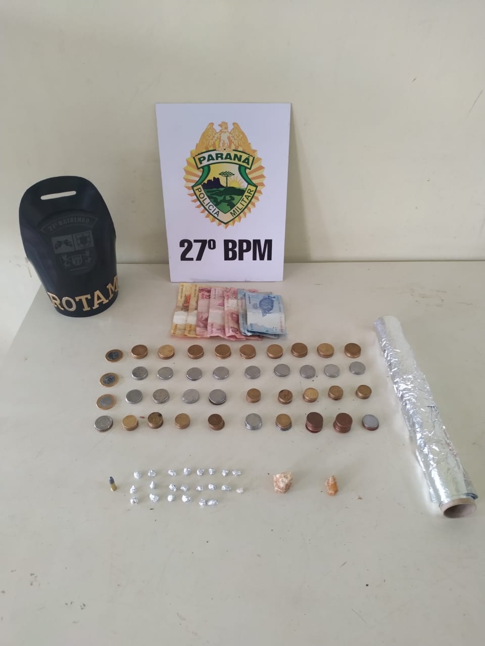 ROTAM prende mulher e encaminha menor de idade por tráfico de drogas
