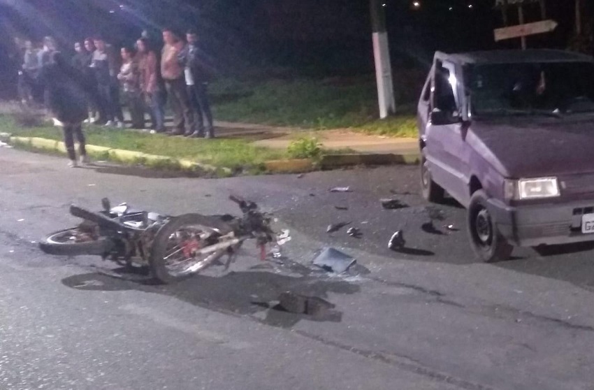 Motociclista sofre fraturas em ambos os braços em acidente contra automóvel em Três Barras