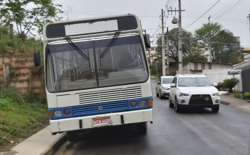 Fotos mostram ônibus diferente  de vistoriado em São João do  Triunfo. Trata-se de ‘reserva’