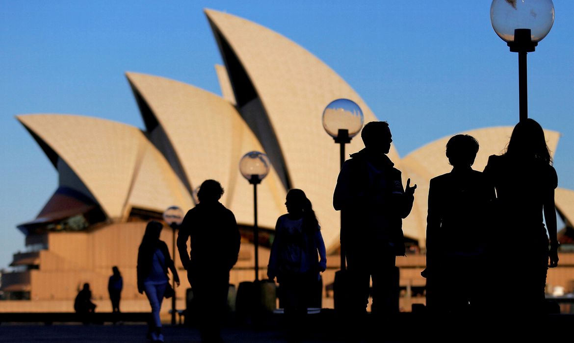 Australianos são orientados a trabalhar de casa; Ômicron lota leitos