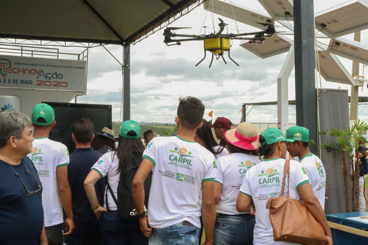 Unioeste lança drone para pulverização agrícola