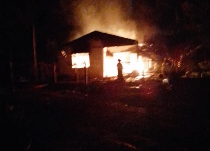 Após ter casa destruída em incêndio, família de São João do Triunfo pede ajuda