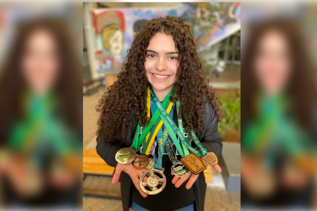 Aluna de Paula Freitas coleciona medalhas em provas de Matemática e campeã de xadrez