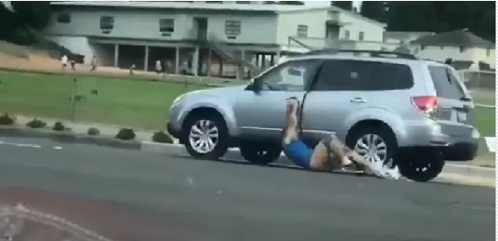 Homem pula de carro em movimento para “fugir” de briga com companheira no PR