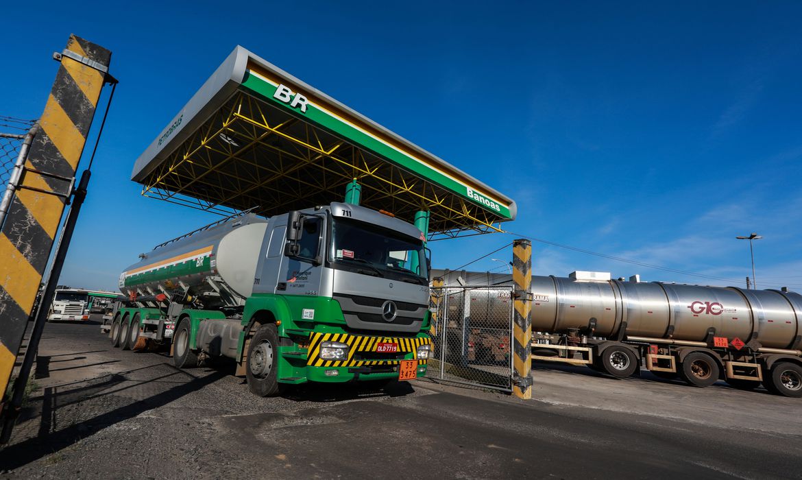 Preço da gasolina e do diesel aumenta nas refinarias