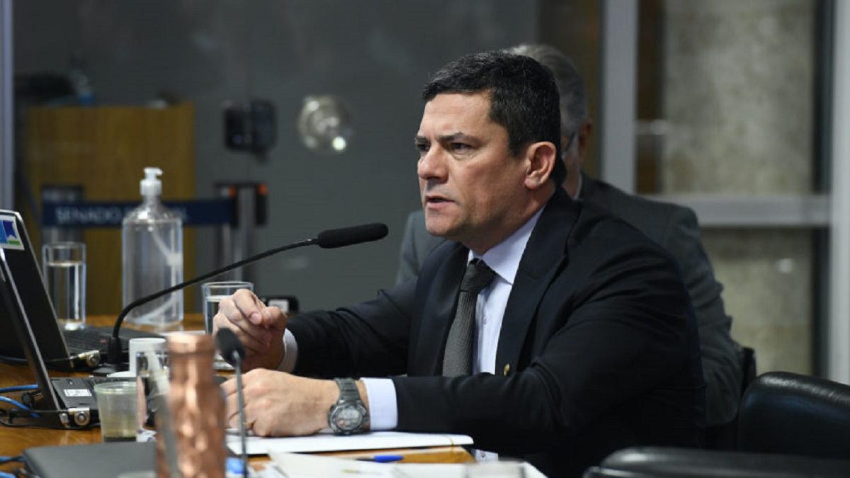 Dinheiro gasto na pré-campanha para Presidente pode tirar mandato de Moro no Senado