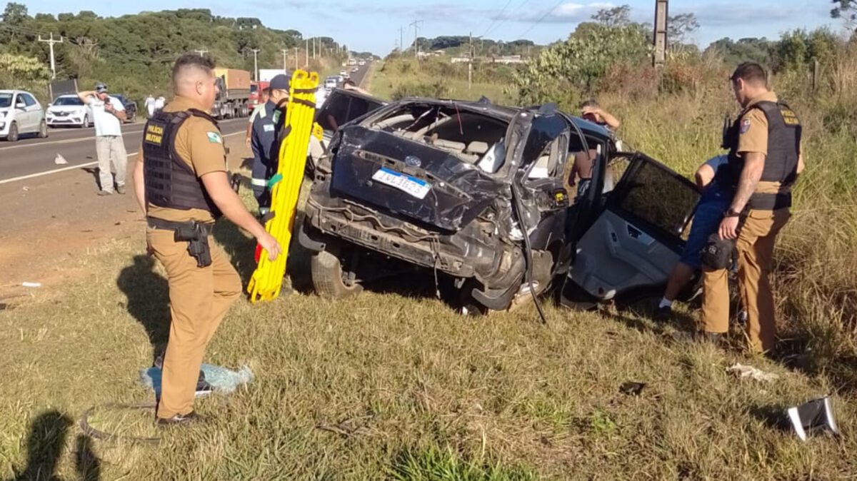 Mulher fica gravemente ferida em acidente entre carro e bitrem