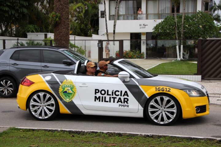 Viaturas de luxo da PM chamam a atenção dos veranistas no litoral do Paraná, veja as imagens: