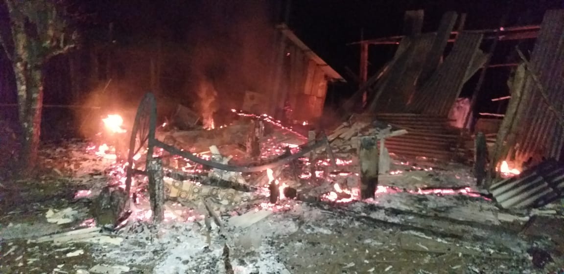 Idoso morre carbonizado em incêndio dentro de casa, em São Mateus do Sul