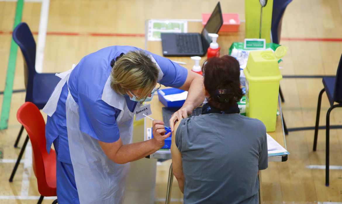 Com avanço da vacinação, Paraná pode flexibilizar o uso de máscara, diz secretário