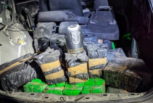 Confronto armado com a polícia deixa dois mortos e mais de 300kg de drogas apreendidas