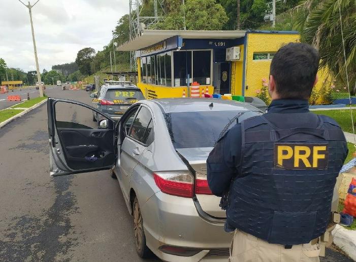 PRF recupera dois veículos clonados, um deles em Irati