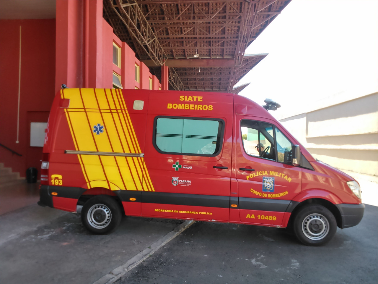 Por telefone bombeiros orientam mãe para salva recém-nascido engasgado