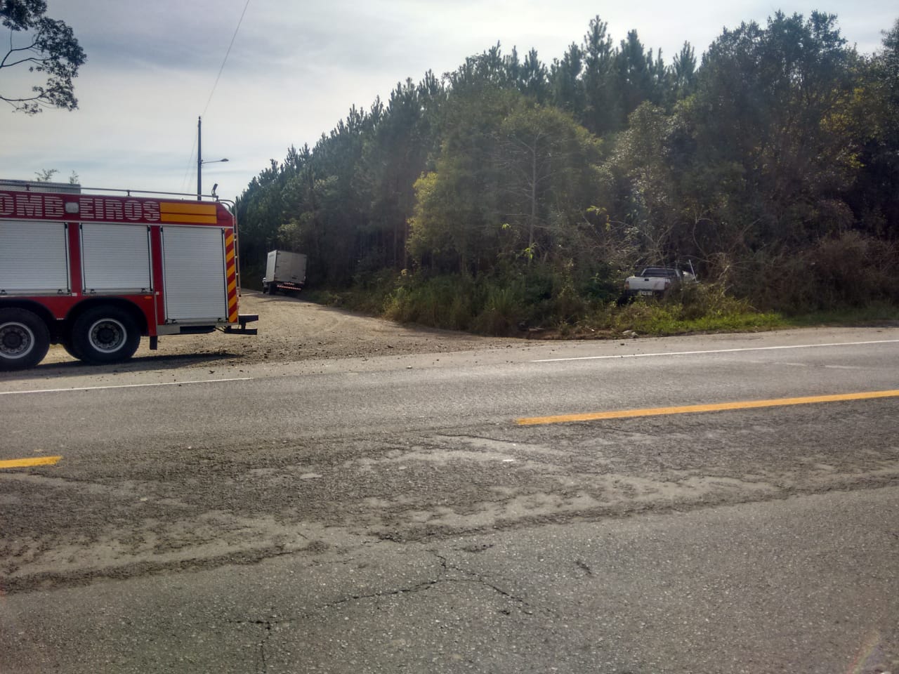 Caminhão de São Mateus do Sul se envolve em acidente com um automóvel de Mafra, na BR 280