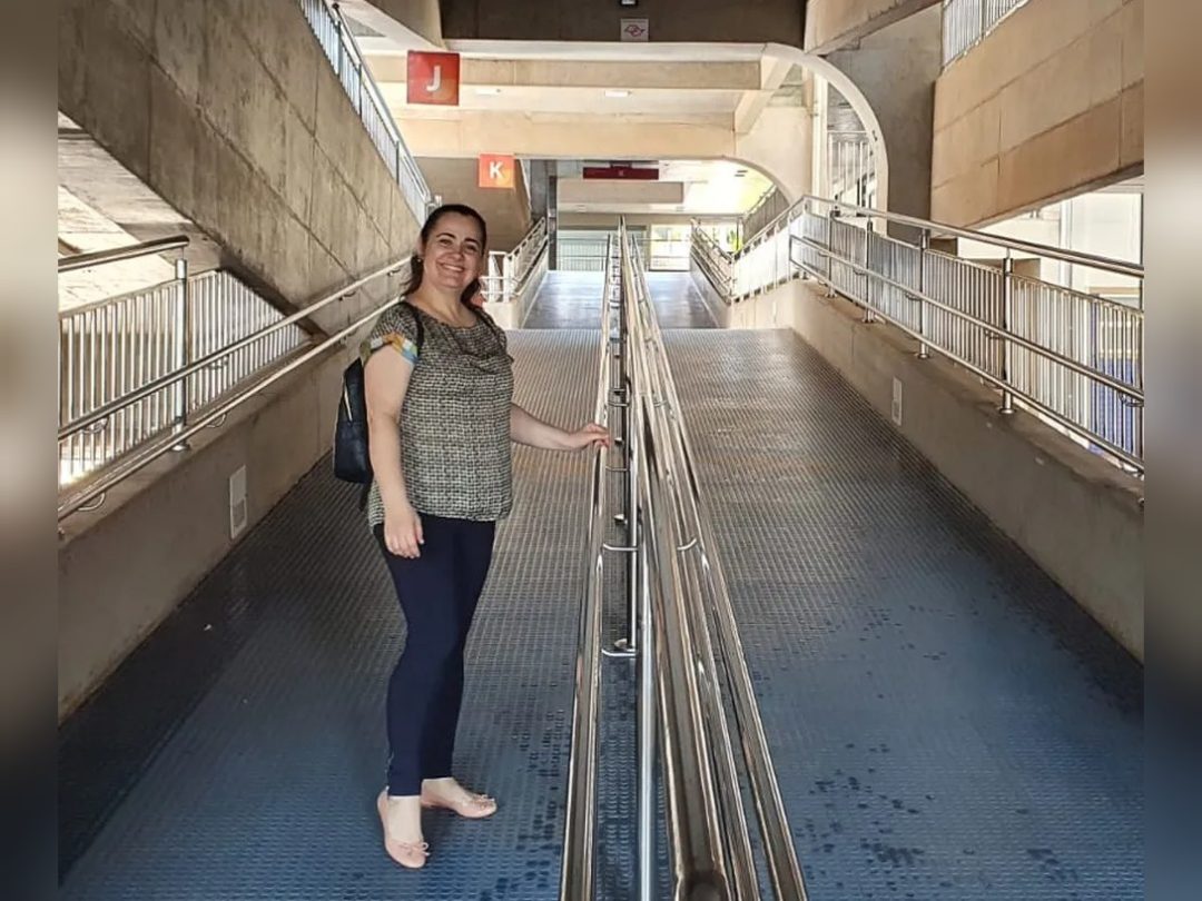 ‘Não vou desistir’, diz universitária hostilizada por ter mais de 40 anos; estudantes que debocharam desistem do curso