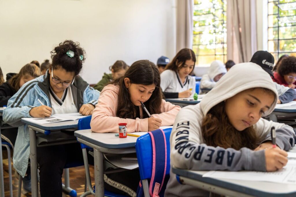 Rede estadual volta às aulas na segunda-feira