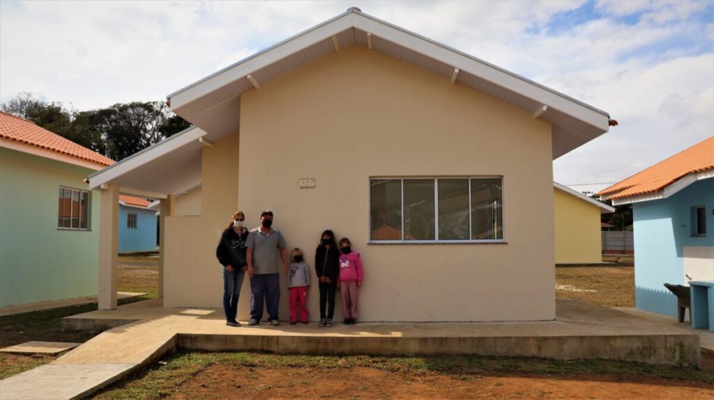 Sonho realizado: Triunfenses recebem a chave da casa própria