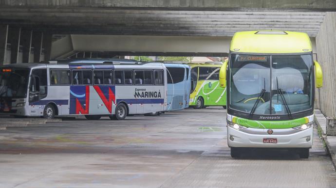Empresas cancelam viagens de ônibus partindo da rodoviária de Curitiba